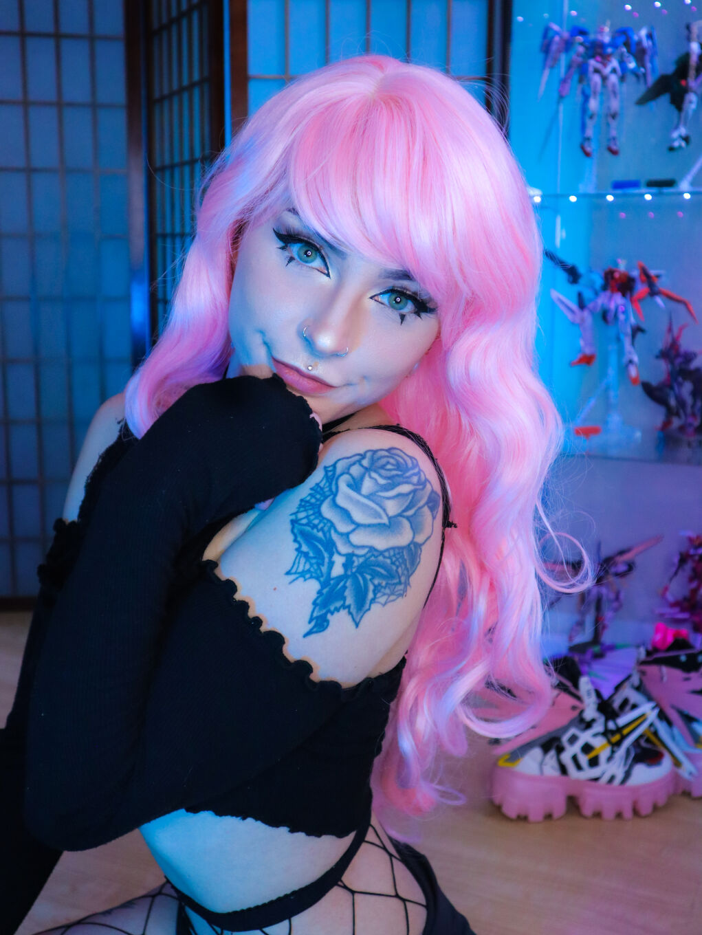reeyue Pictures and Videos & similar of @reeyue fancentro profile