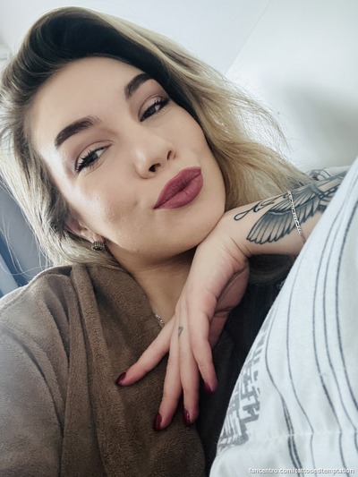 My hands leave fingerprints, but my lips leave memories 💖😈
