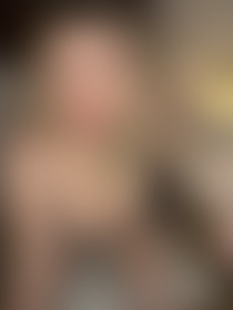 Ik word al opgewonden bij het idee dat ik straks bovenop je kruip. 🤤💦 Als je hier binnenstapt weet ik niet of ik kan wachten tot het bed… - post hidden image