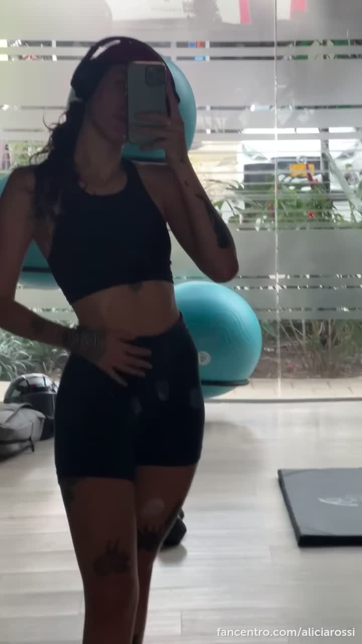 Done with the weights, now let's do some cardio 😈 1foreground