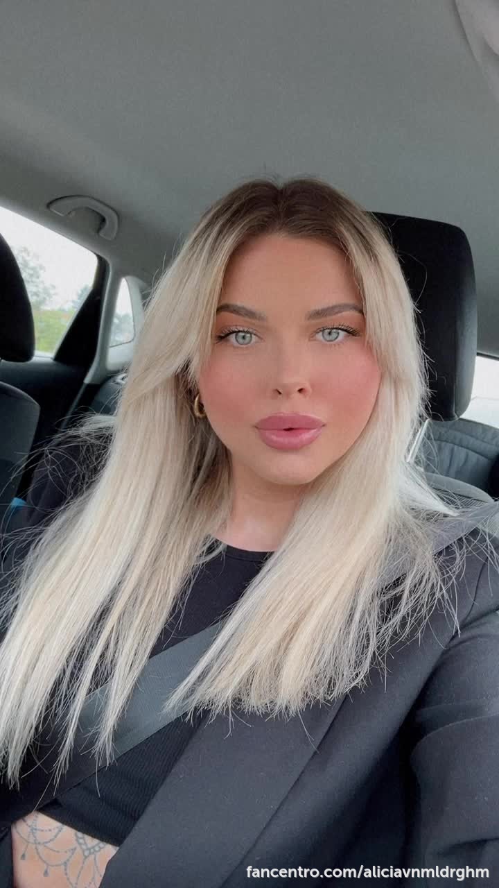 Kom spelen met mij. 😘🔥 1foreground