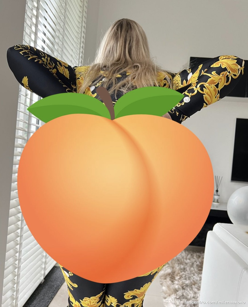 Voorover Gebogen in Designer Outfit 🍑😏 1