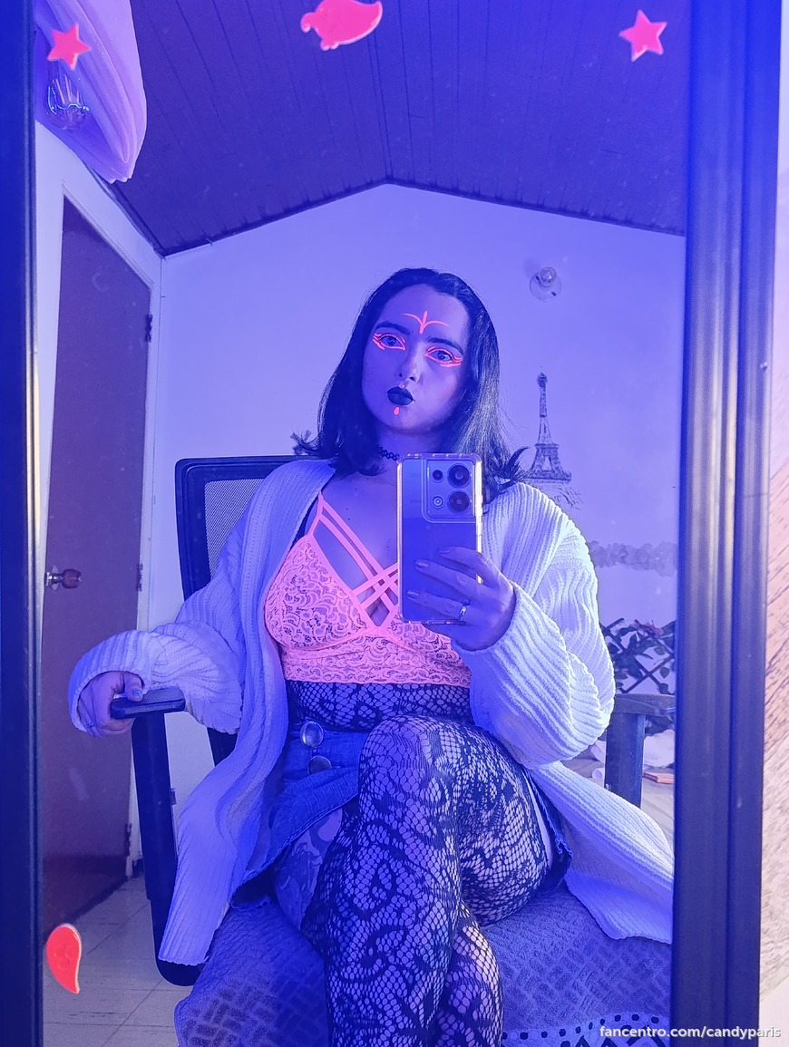 who wanna undress me?😈