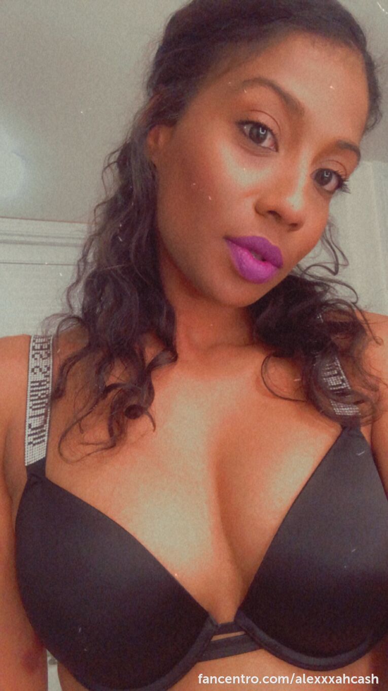 AlexxxahCash Pictures and Videos & similar of @alexxxahcash fancentro  profile - EroThots