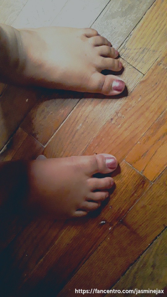 Cute lil toes...