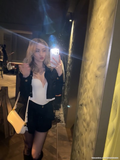 Schattige en mooie milf