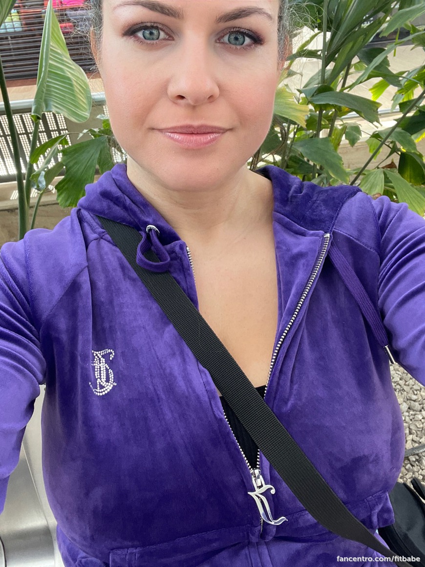 A nice little fac and shoulders pic 1