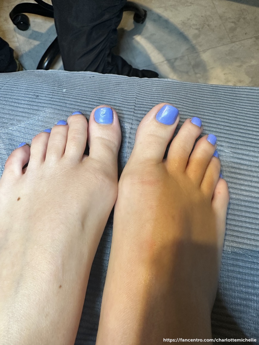 New color on my pretty feet 🤭