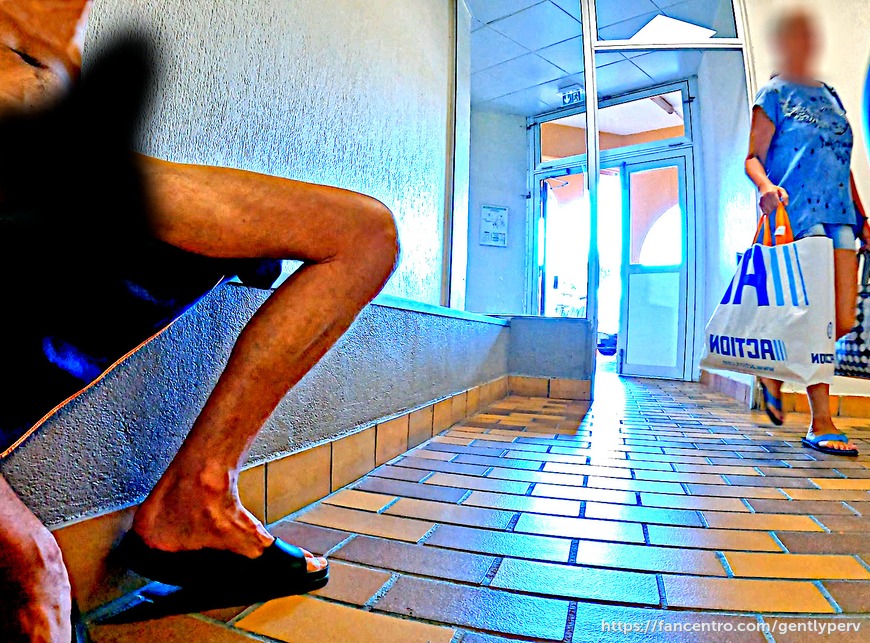 Dickflash in a public building 1