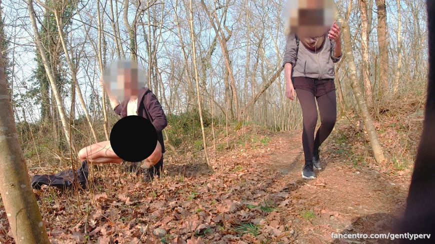 Hiking cumshot for a passing woman 1