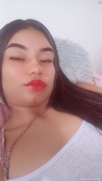 Wil je mijn petite lichaam neuken? Ik ben zo fucking stout. 🍑😈