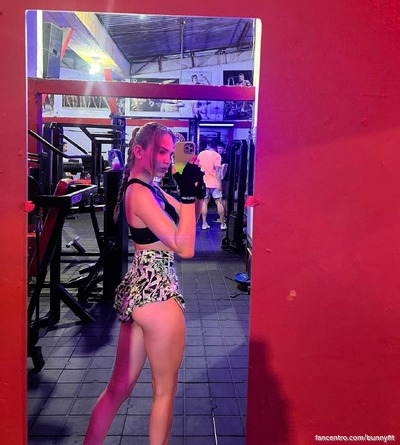 Schattige en mooie milf