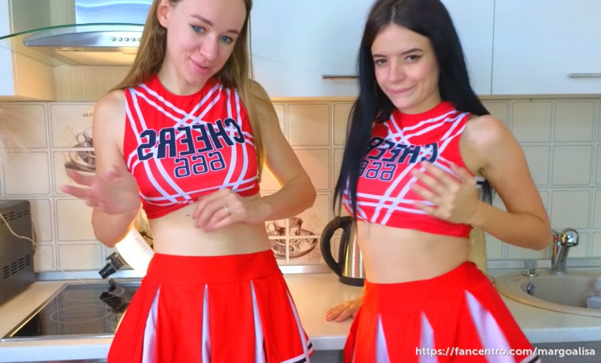 Cheerleaders do ATM with dildo