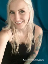 KellyPayne Pictures and Videos & similar of @kellypayne fancentro ...