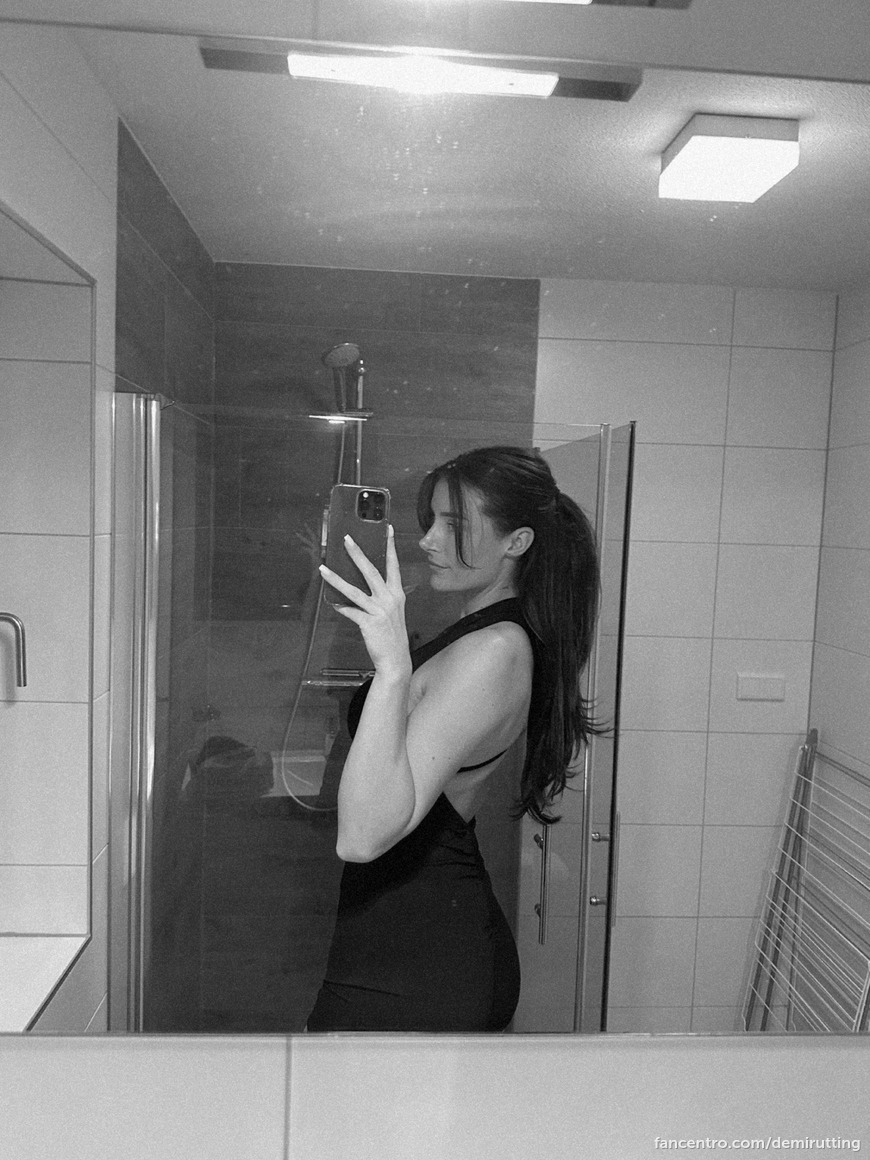 Want to play a little chat game? Loser has to strip 😏 1