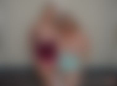 PHOTO SET: KIMMIE & JOSLYN TEASES A LUCKY FAN