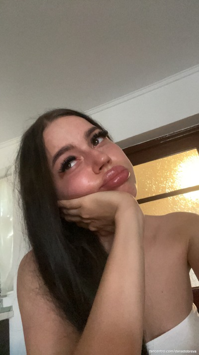 Ik was zo opgewonden dat ik mijn kont neukte terwijl ik over mijn clitoris wreef