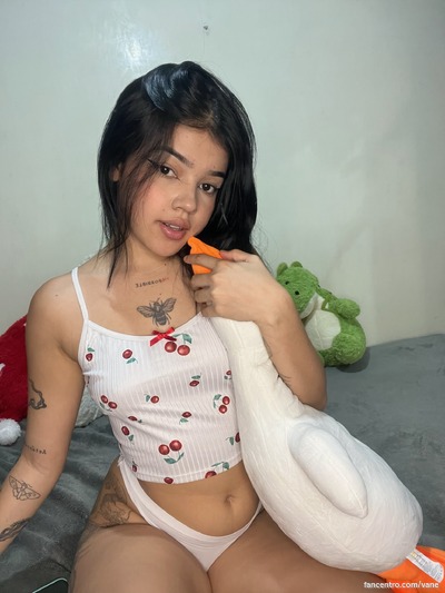 Wil je mijn curvy lichaam neuken? Ik ben zo fucking nat. 🍑😈