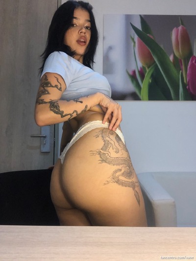 Mijn ronde kont is zo stout, wil je me spanken? 🍑🔥