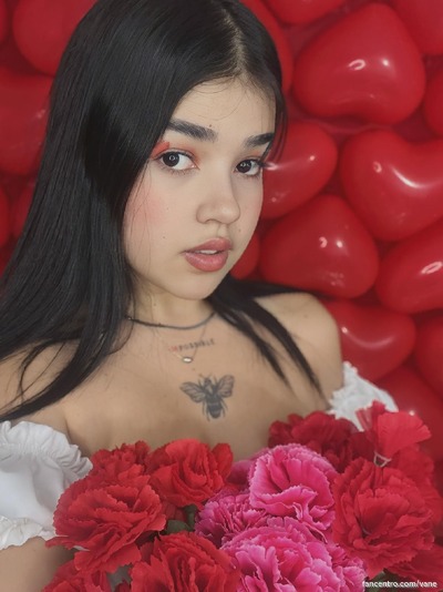 I’m so fucking horny, my ass is ready for your touch. 🍑😈