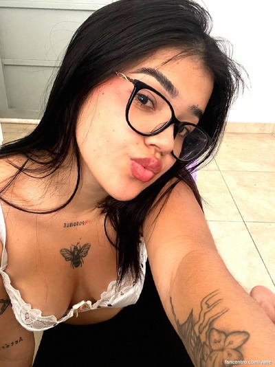 I’m a naughty girl, wanna play with my juicy ass? 🍑💦