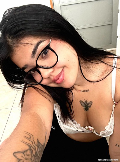 Wil je mijn curvy lichaam neuken? Ik ben zo fucking nat. 🍑😈