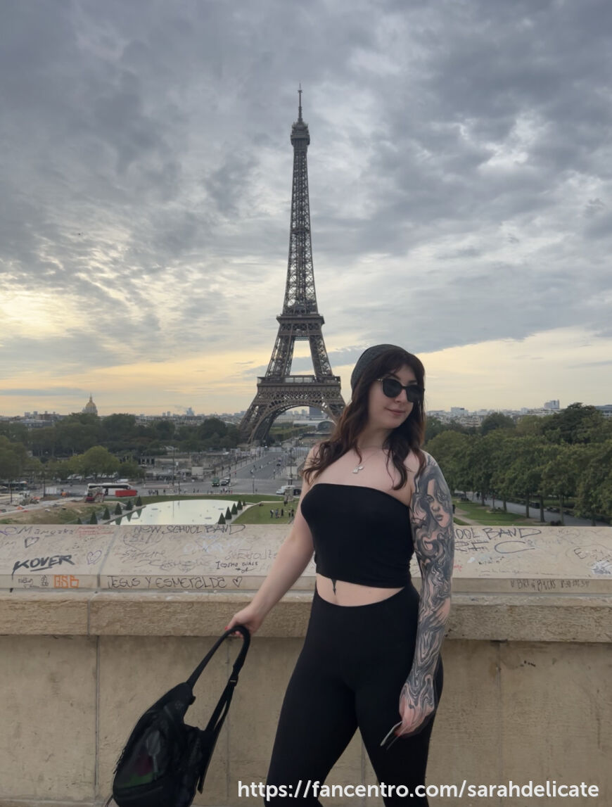 showing up to an Eiffel Tower and it’s actually the Eiffel Tower :( 1