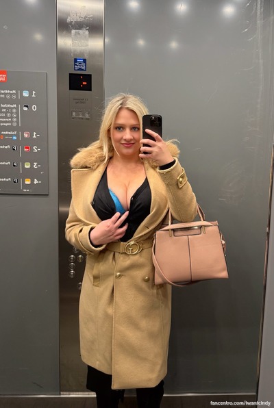 In de lift hihi🥵😏