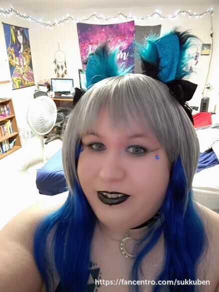 Keep hearing that everybody likes big titty goth GFs, how about big kitty goth instead? 1