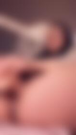 Kijk dan hoe lekker het uit m'n natte kutje druipt 💦 - post hidden image