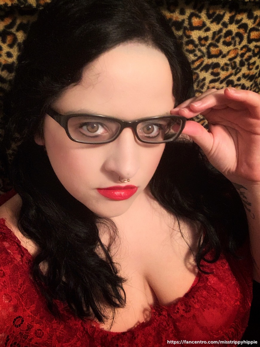 Sexy nerd in red pic set. Like my preview? 💋☺️😉💃🏻🔥 - post image