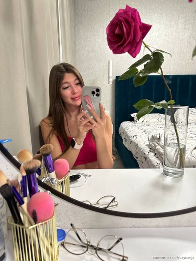 Lik de waterdruppels van mijn tieten schat 
