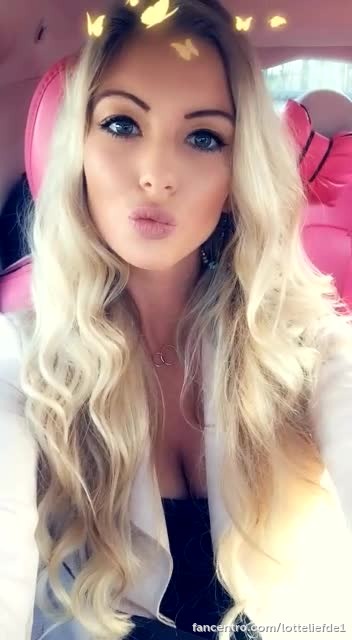 Welkom op mijn pagina schatje! 🔥

Volg mij gratis om meer foto's zoals deze te zien 💖 Je krijgt ook mijn ondeugende dm's 🔥 Abonneer je en zie extra pikante & geile vids en foto's op mijn feed 🔥 Ik wacht op je in mijn DM baby.