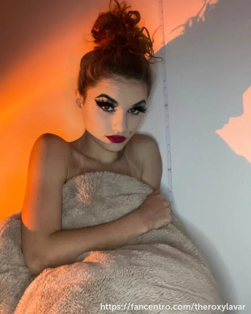 Roxy Lavar - Private Stories, exclusive videos, private messaging -  Fancentro