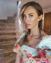 Anya Songes Pictures and Videos & similar of @anyasonges fancentro ...