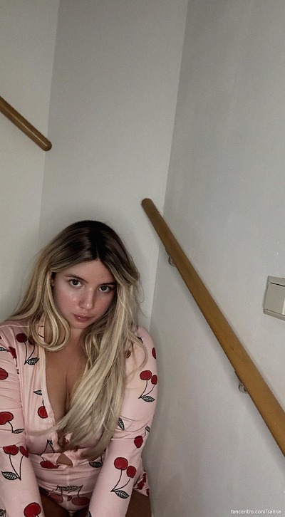 Im a naughty girl, wanna feel my heat on you? 🍑😈