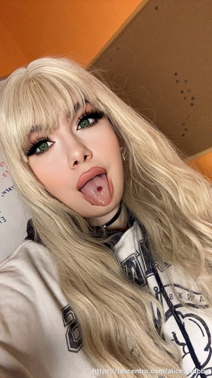 Lick my boobs and I'll lick your balls👅