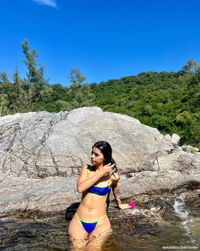 I’m a pretty petite vixen, wanna feel my lovely ass? 🍑💋