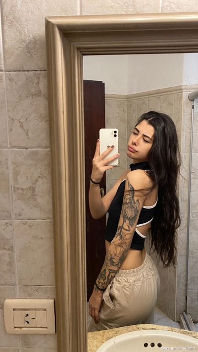 My petite body’s primed, wanna make it yours? 🔥😏
