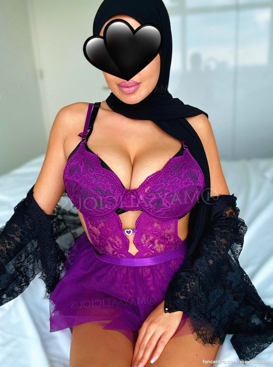 Wil je erachter komen tot hoe ver je pik past in mijn keeltje? 😈 1