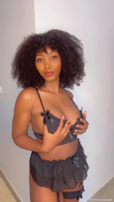 Sexy ebony in hot lingerie 🥵😈