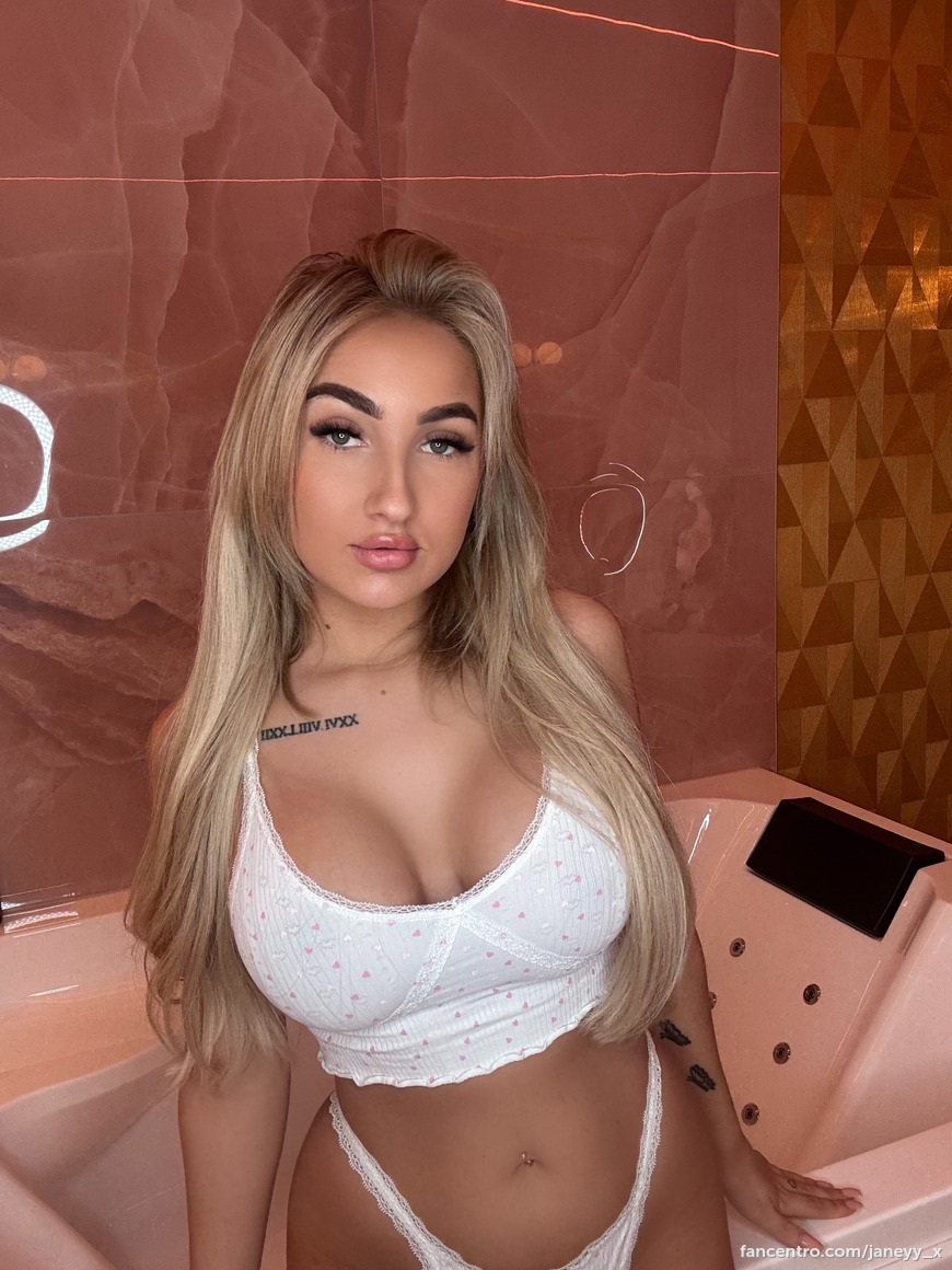 Your wish is my command... almost. Tell me what you want daddy 😏🤫💋 1