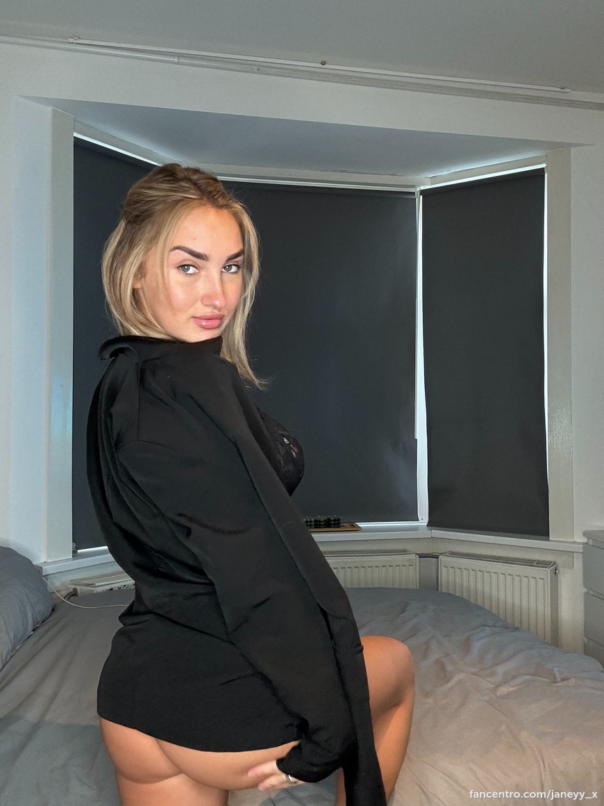 you think you can handle me when I take all of this off? 😈👀💋 1