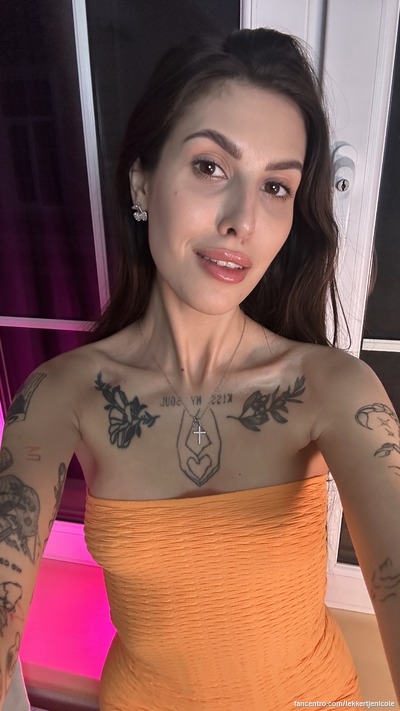 Schattige en mooie milf