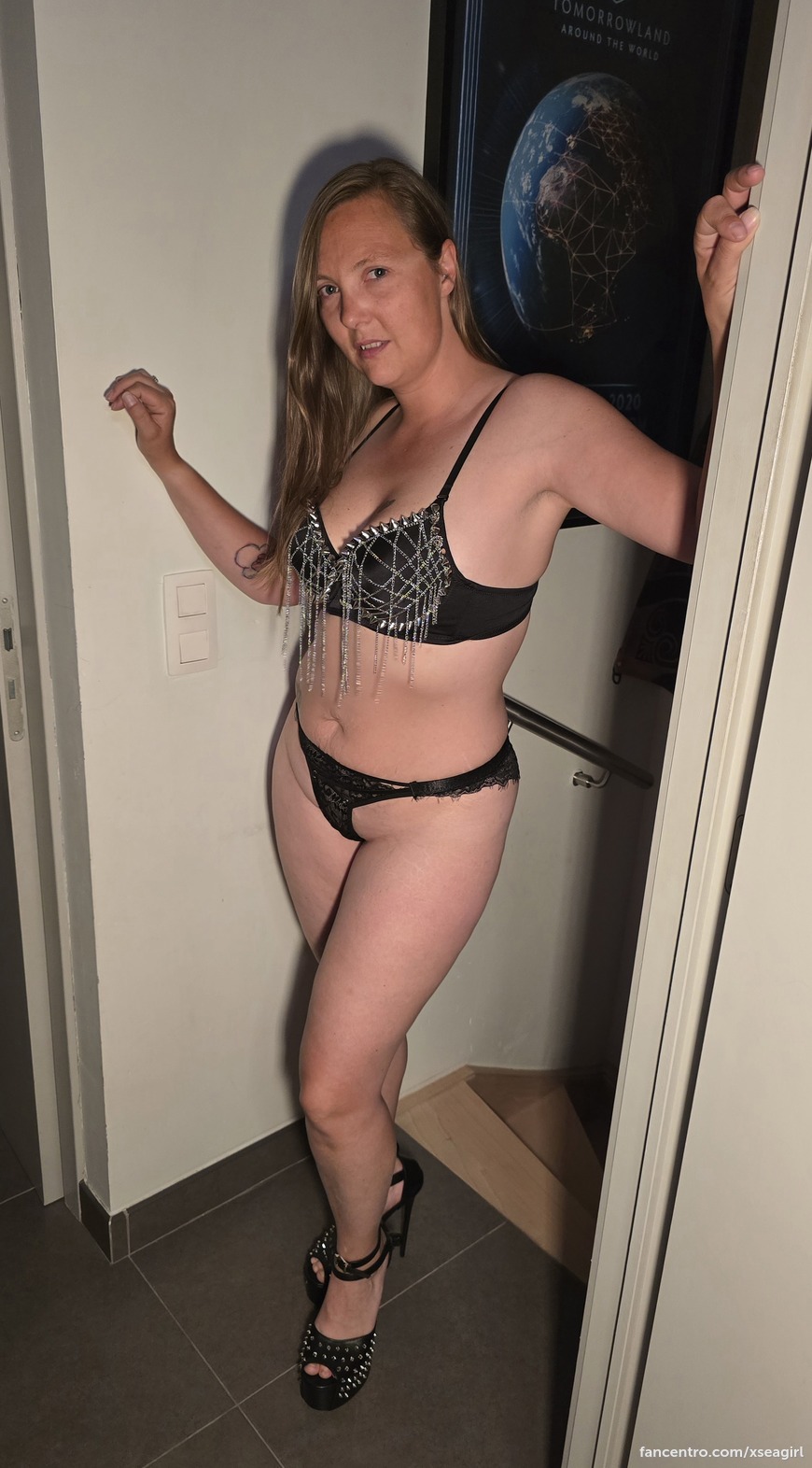 Do you like a girl in heels? 1