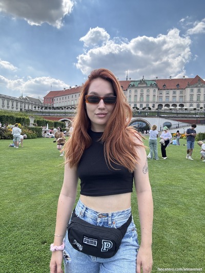 My slim self’s full of giggles, wanna laugh with me? 🌟🥰