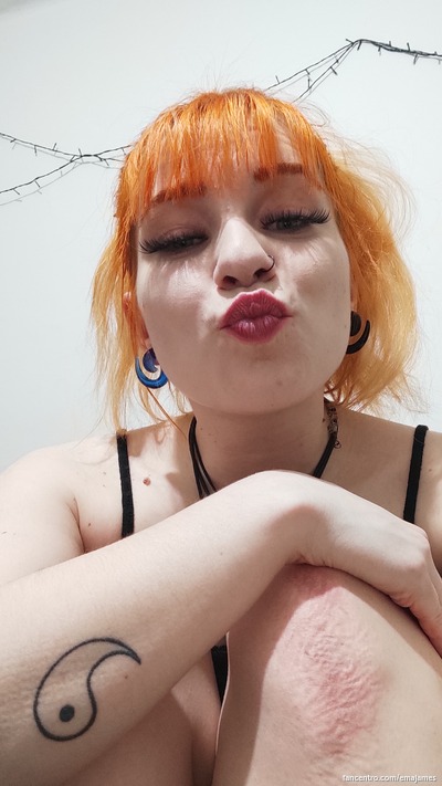 Who’s in the mood for some sweet, lingering kisses? 😘
