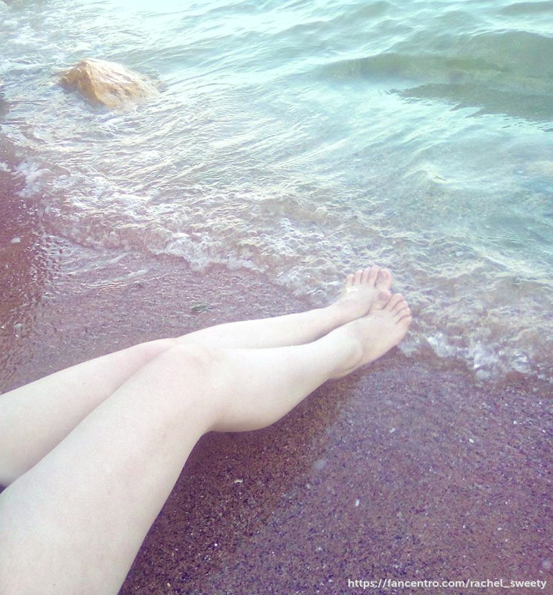 I love when my feet caress the sea waves 🥰👣💦 1