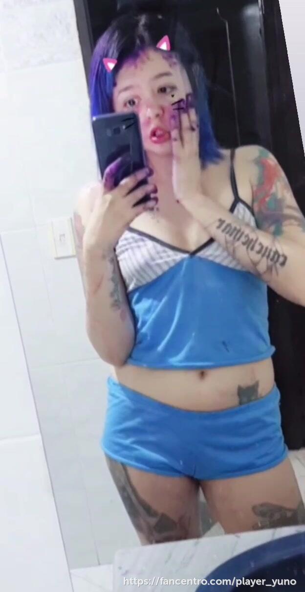 Im a mess when i dye my hair 1foreground