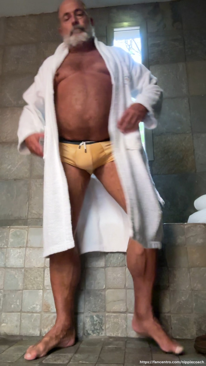 #Uncut #bullballs #Daddy is having fun in the stream sauna.